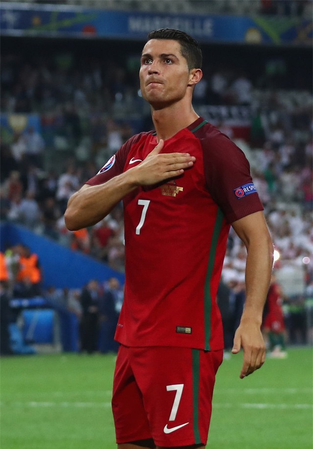 Ronaldo là siêu sao, Ronaldo có quyền vỗ ngực - Ảnh 4.
