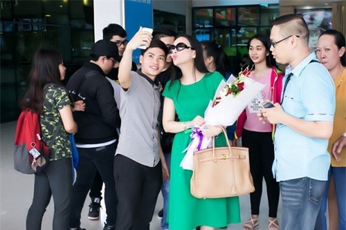 em gai ty phu cua cam ly ve nuoc bang chuyen co rieng - 8