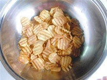 Tự làm bim bim khoai tây an toàn, cho bé ăn thỏa thích