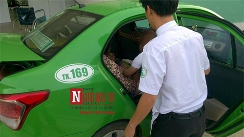 Bé gái kháu khỉnh chào đời trên taxi của chàng tài xế giỏi đỡ đẻ - Ảnh 1
