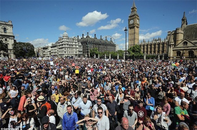 bieu tinh ram ro khap nuoc anh doi o lai eu hinh anh 2