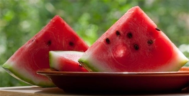 Sai lam can tranh khi an dua hau hinh anh 1