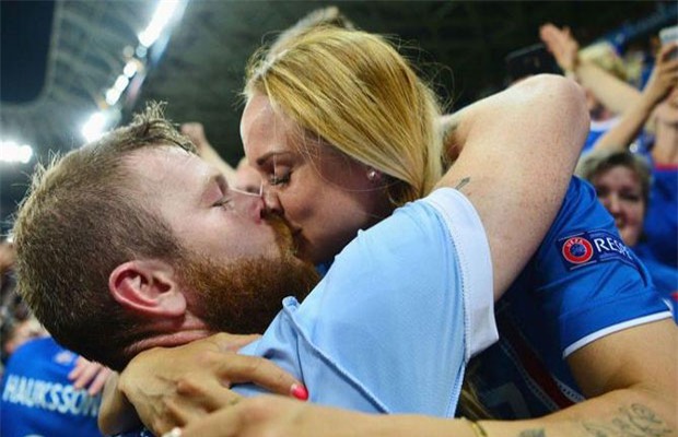 Nàng thơ cơ bắp cuồn cuộn giúp Iceland lật nhào Pháp? - Ảnh 2.