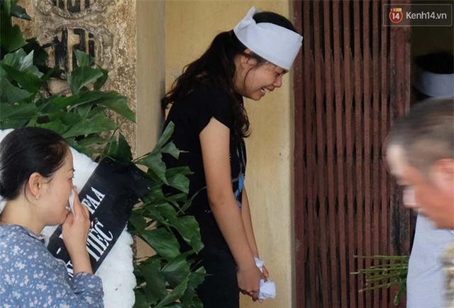 Mẹ của nữ sinh bị lũ cuốn trôi: Nó bảo đi tình nguyện 1 tháng rồi về, ai ngờ... - Ảnh 4.