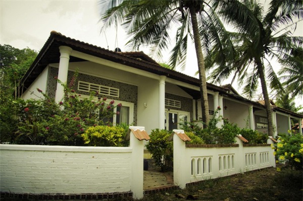 Bamboo Cottage & Restaurant