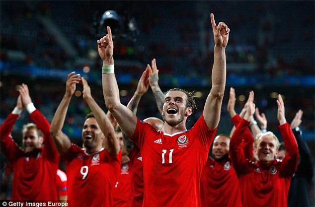 HLV Xứ Wales tiết lộ kế hoạch “lạ” để ngăn chặn Ronaldo - Ảnh 2.