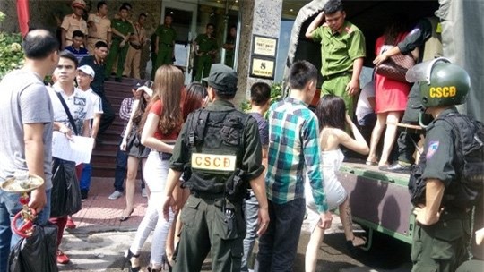 chốn ăn chơi bậc nhất đất Cảng, quán karaoke Ruby, 'bàn tay sạch'