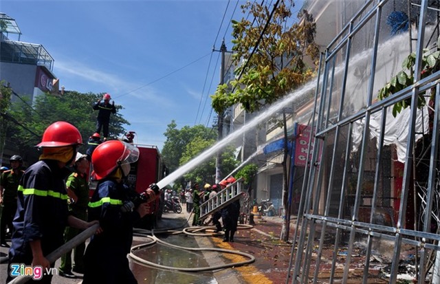 Lam chay cua hang tien ty cua hang xom khi sua nha hinh anh 5