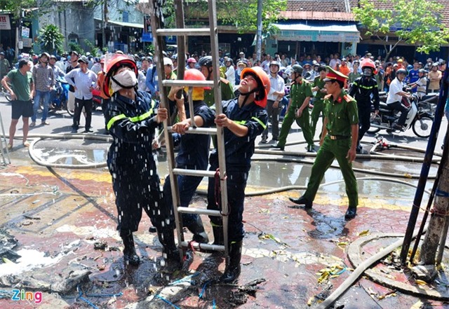 Lam chay cua hang tien ty cua hang xom khi sua nha hinh anh 6