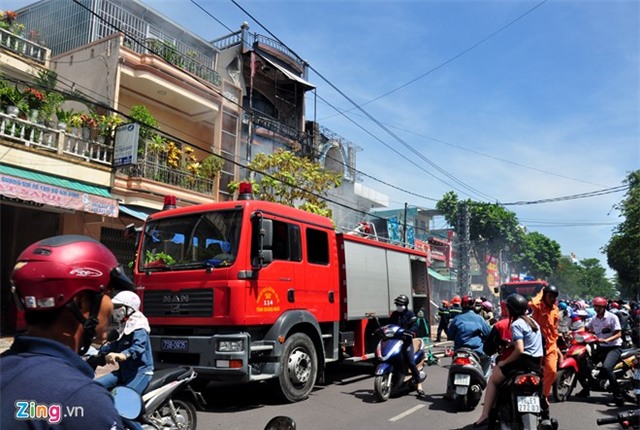 Lam chay cua hang tien ty cua hang xom khi sua nha hinh anh 9