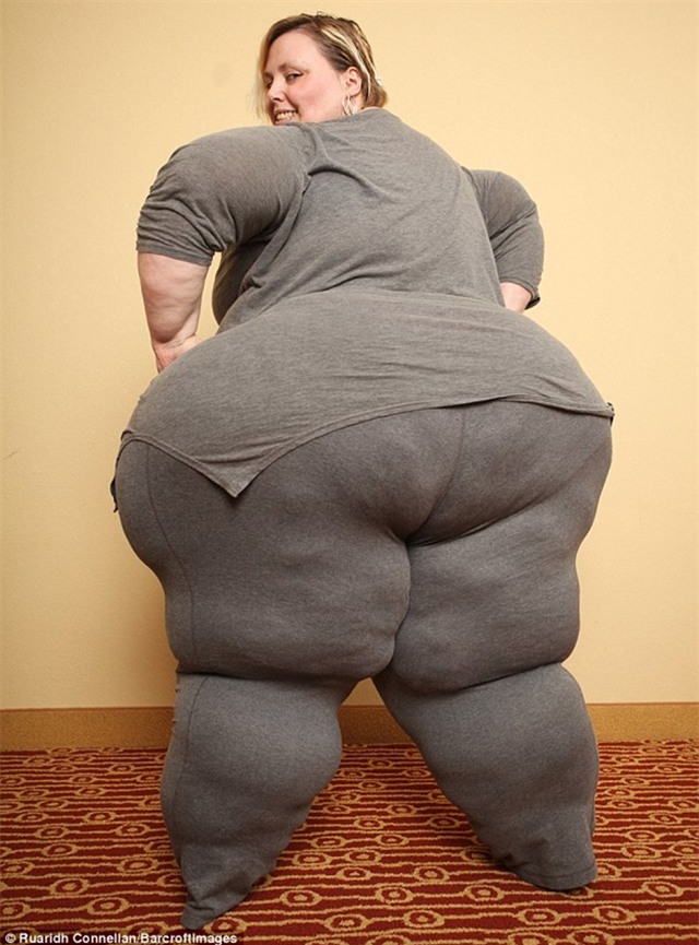 Mông to không lo chết đói: Siêu mẫu vòng 3 kiếm khối tiền nhờ khoe mỡ - Ảnh 1.