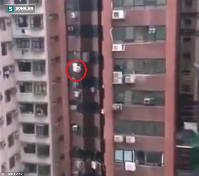 Đang ăn vụng thì chồng của tình nhân về, gã trai rút êm... - Ảnh 2.