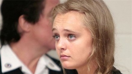 Michelle Carter xuất hiện tại tòa hôm 2/7 với cáo buộc ngộ sát khi đã gián tiếp dẫn đến hành động tự sát của bạn trai