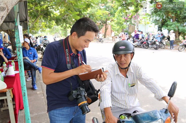 Đà Nẵng: Khi những ông bố, bà mẹ U40 quyết tâm đậu tốt nghiệp THPT - Ảnh 1.