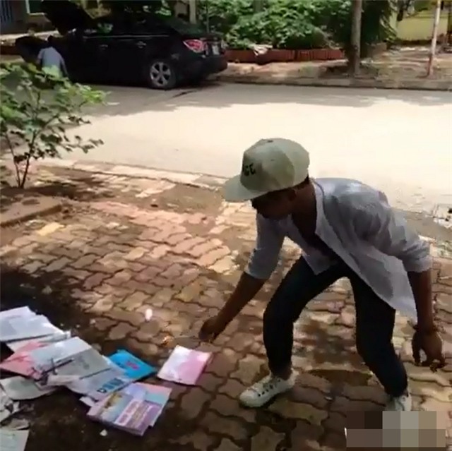 Sĩ tử vứt, đốt sách vở sau kì thi: một cách “ăn mừng” đáng lên án!
