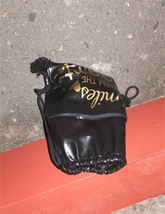 Đồ dùng cá nhân bé O. để lại tại hiện trường