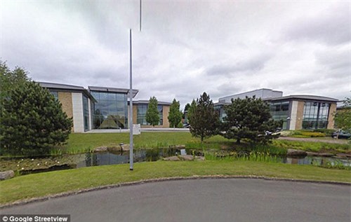 be gai 2 tuoi dong lanh trung de chuan bi sinh con trong tuong lai - 2