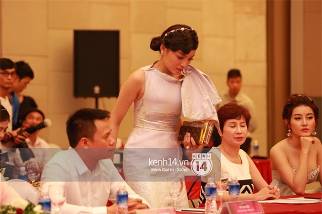 Dù họp báo HHVN 2016 bắt đầu muộn 1 tiếng, HH Kỳ Duyên vẫn chưa có mặt - Ảnh 6.