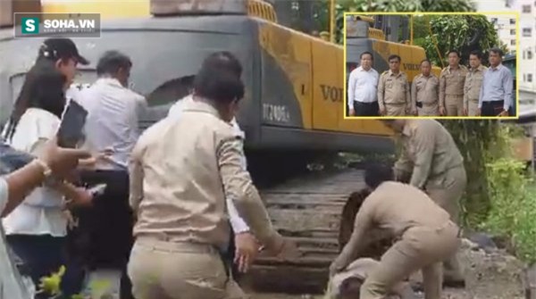 Đang chụp ảnh, quan chức Thái Lan bị máy xô ngã, chèn lên chân - Ảnh 2.