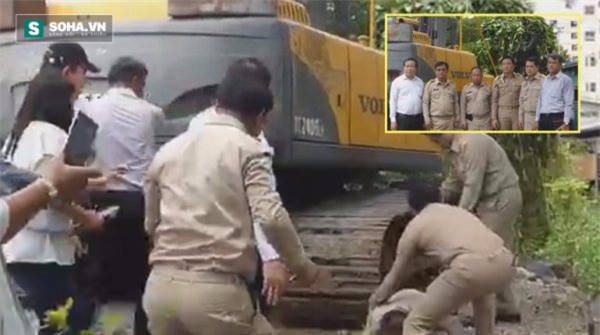 Đang chụp ảnh, quan chức Thái Lan bị máy xô ngã, chèn lên chân - Ảnh 2.