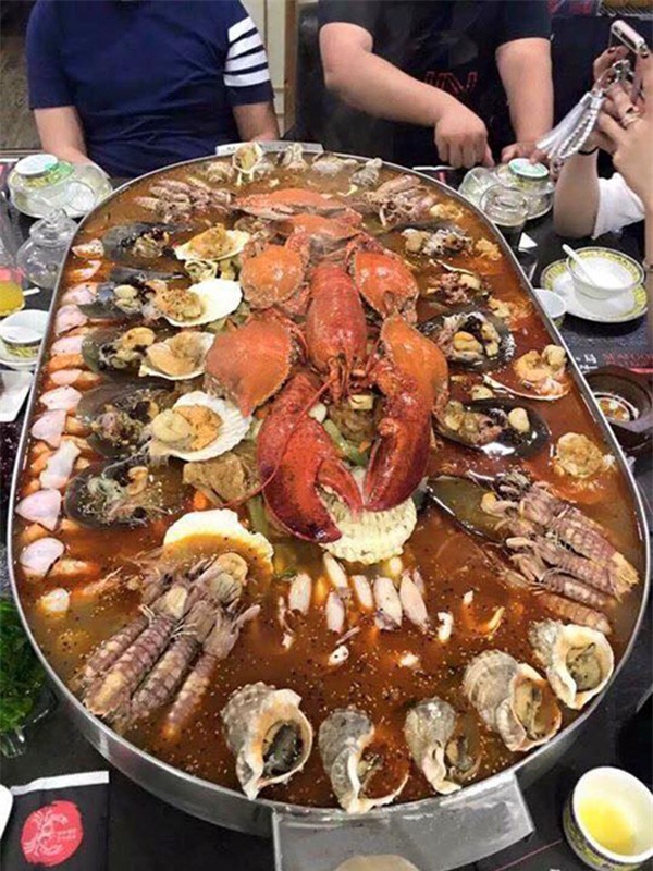 Nồi lẩu 2 triệu ngập mặt ở Hà Nội đang khiến dân mạng sốt vó muốn đi ăn, thực ra là... - Ảnh 2.