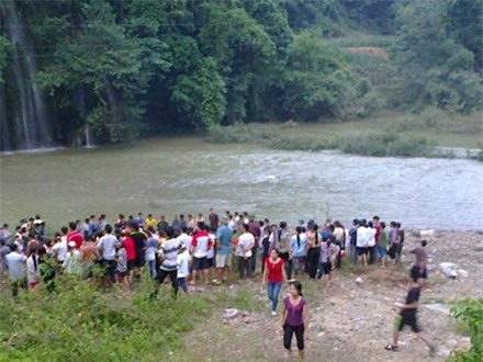 xot thuong nhung sv mai ra di tren duong tinh nguyen - 2