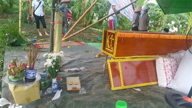 Ky nghi he cuoi cua ca gia dinh tren chiec tau bi dam chim hinh anh 1