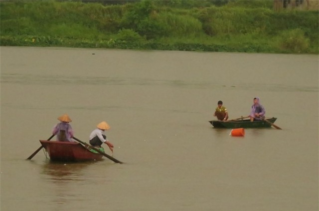 Ky nghi he cuoi cua ca gia dinh tren chiec tau bi dam chim hinh anh 2