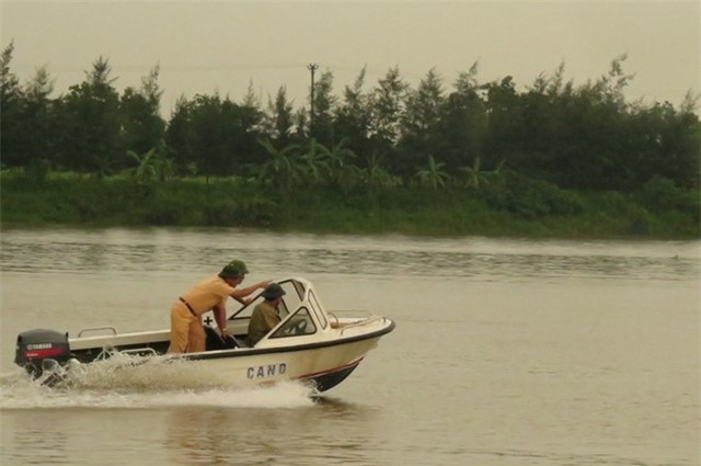 Ky nghi he cuoi cua ca gia dinh tren chiec tau bi dam chim hinh anh 3