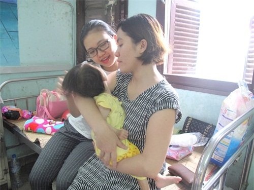 nhieu me tu nguyen den vien cho be 14 thang nang 3,5kg bu hinh anh 5