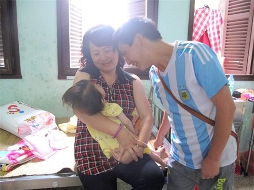 nhieu me tu nguyen den vien cho be 14 thang nang 3,5kg bu hinh anh 9