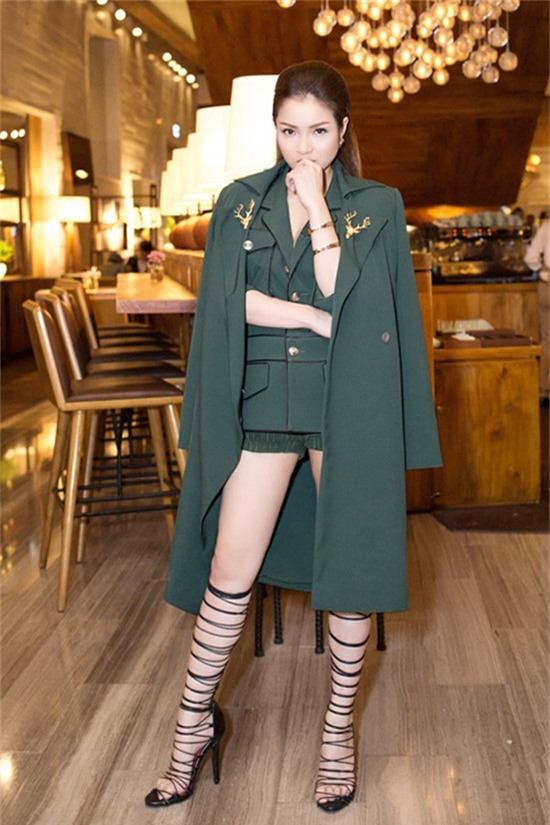 dong-nhi-dung-loat-sao-viet-doi-giay-kho-di-nhat-vbiz-3