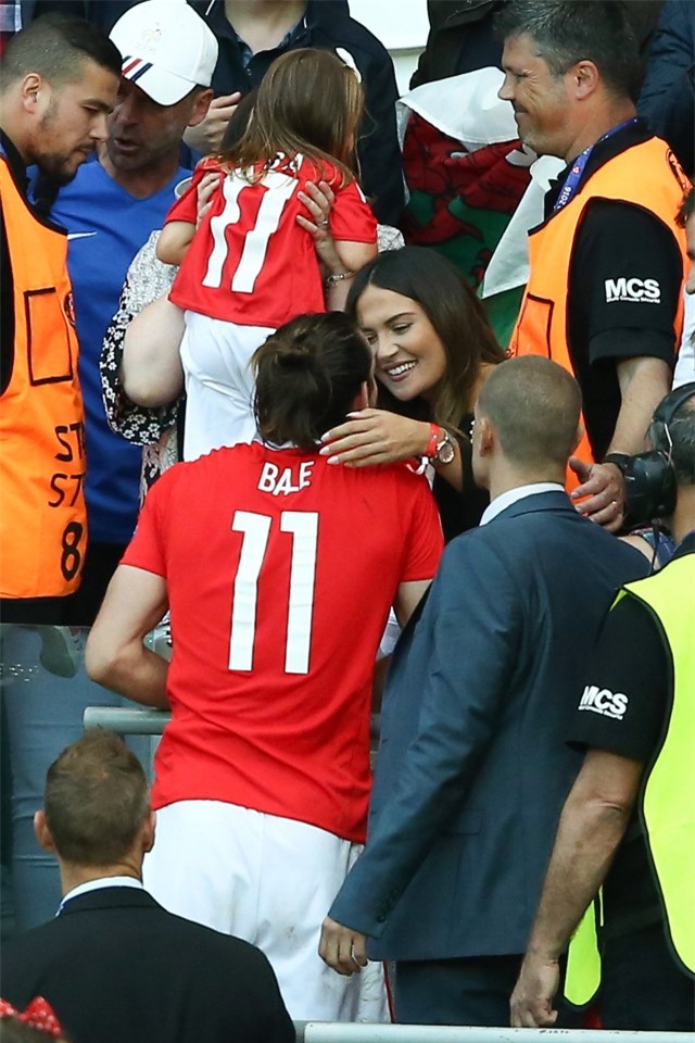 Câu chuyện WAGs: Ronaldo đang ghen tỵ với Bale - Ảnh 10.