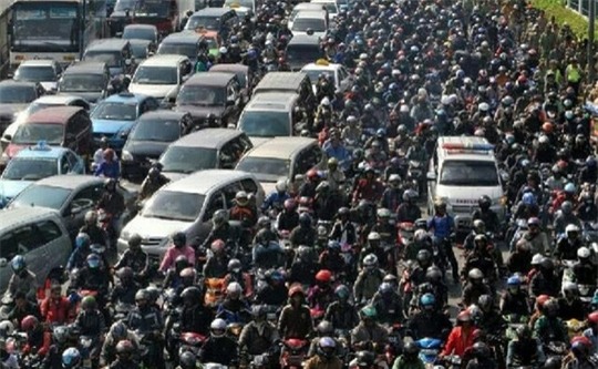 Vụ kẹt xe kéo dài hơn 20 giờ. Ảnh: TWITTER