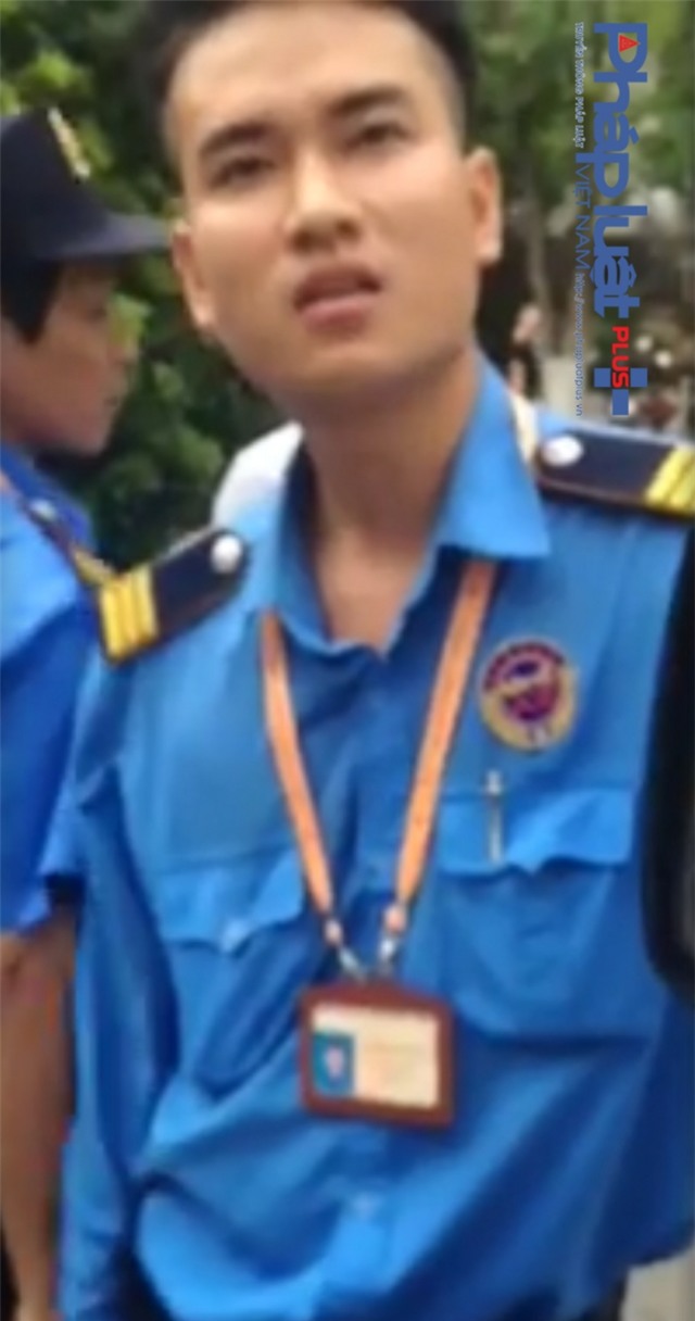 Một người đàn ông tên Tuấn, tự xưng và đưa thẻ bảo vệ Bệnh viện nhi TW.