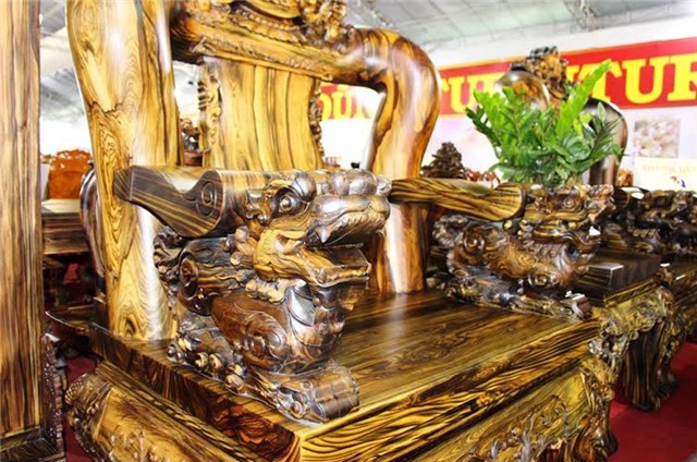 Bộ ghế kỳ lân , đại gia Sài Thành, bộ ghế lớn nhất việt nam, bộ bàn ghế 2,2 tỷ đồng