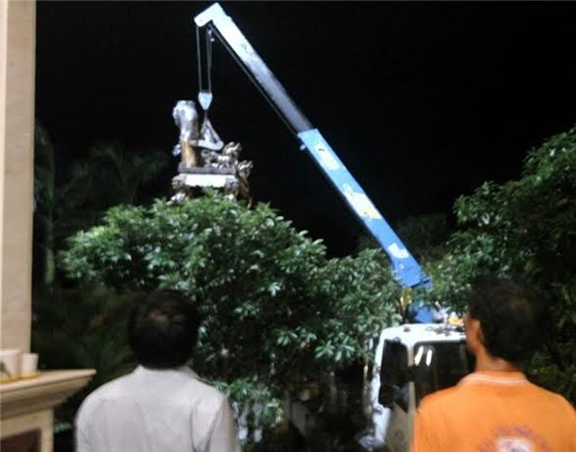 Bộ ghế kỳ lân , đại gia Sài Thành, bộ ghế lớn nhất việt nam, bộ bàn ghế 2,2 tỷ đồng