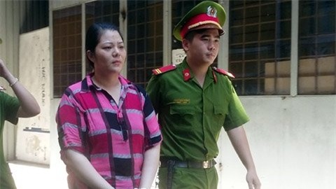 kiều nữ, giáo sư, lừa 17 tỷ, tòa án, hoãn phiên tòa