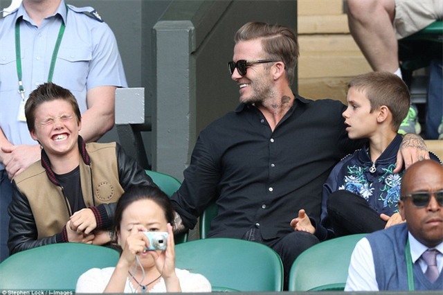 41 tuổi và có 4 con, David Beckham vẫn là ông bố đẹp trai vạn người mê - Ảnh 2.