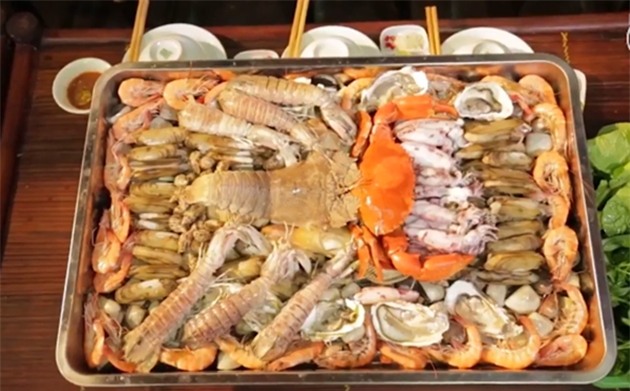 Clip: Chủ quán lẩu hải sản hot nhất trên mạng nói gì về nồi lẩu bị gọi là treo đầu dê bán thịt chó? - Ảnh 6.