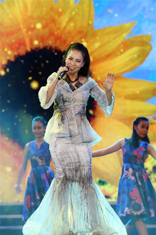 vay ao dat tien nhung van