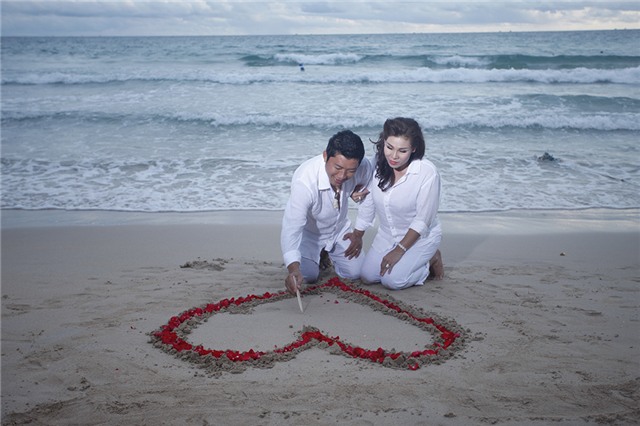 Sau cuộc hôn nhân đầu tiên tan vỡ, Kinh Quốc đã tìm được hạnh phúc mới của mình