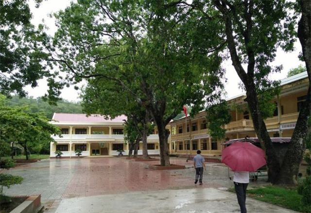 Việc Trường THPT Nguyễn Quán Nho tạm thu tiền của học sinh khi nhập học đã thành thông lệ.