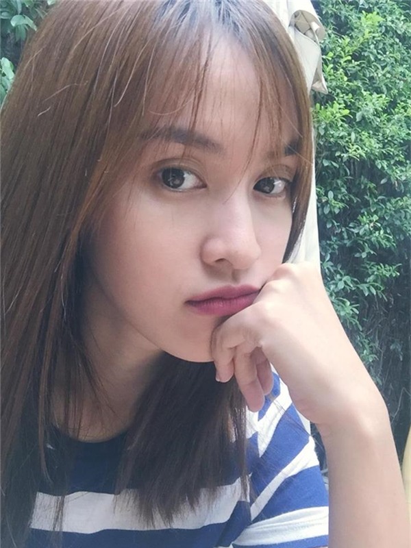 Sở hữu đôi mắt hai mí to tròn, nên dù không trang điểm Tú Vi vẫn xinh xắn cuốn hút. - Tin sao Viet - Tin tuc sao Viet - Scandal sao Viet - Tin tuc cua Sao - Tin cua Sao