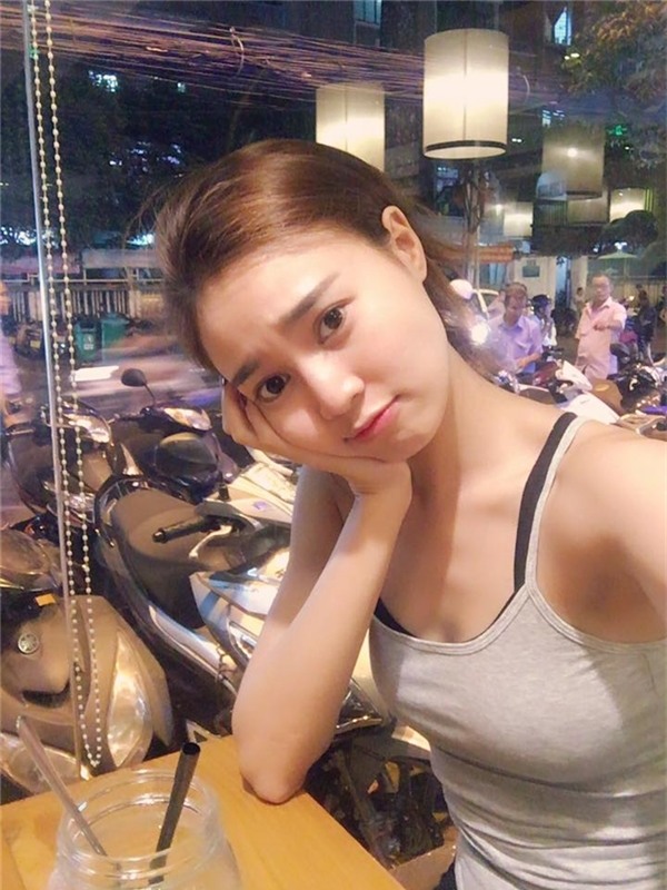 Ninh Dương Lan Ngọc là một trong số ít mĩ nhân Việt sở hữu nét đẹp mang hơi hướng truyền thống với mắt hai mí to tròn, gương mặt bầu bĩnh và nụ cười phúc hậu. Bởi vậy nên càng ít lạm dụng phấn son cầu kì, nữ diễn viên càng trông rạng rỡ và tươi trẻ. - Tin sao Viet - Tin tuc sao Viet - Scandal sao Viet - Tin tuc cua Sao - Tin cua Sao