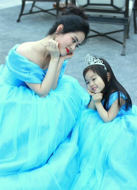 MC xinh đẹp, MC thời sự 19h