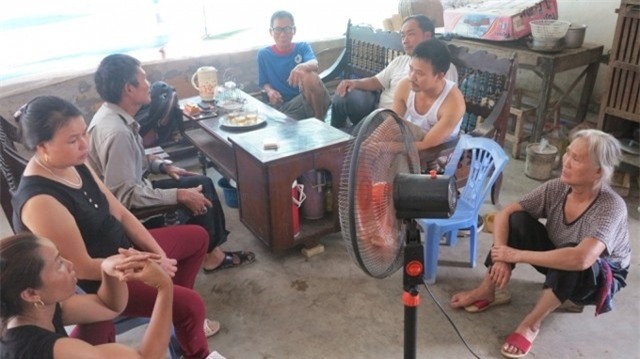 Gia đình cháu bé đau buồn, phẫn uất trước hành động vô lương của những bảo vệ tại Bệnh viện Nhi TW.