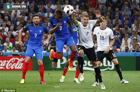 Pháp 2-0 Đức: Cả thế giới chống lại Cỗ xe tăng - Ảnh 2.