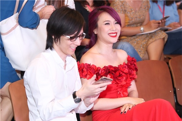 Mỹ Tâm gây ấn tượng mạnh bởi mái tóc màu tím nổi bật. - Tin sao Viet - Tin tuc sao Viet - Scandal sao Viet - Tin tuc cua Sao - Tin cua Sao