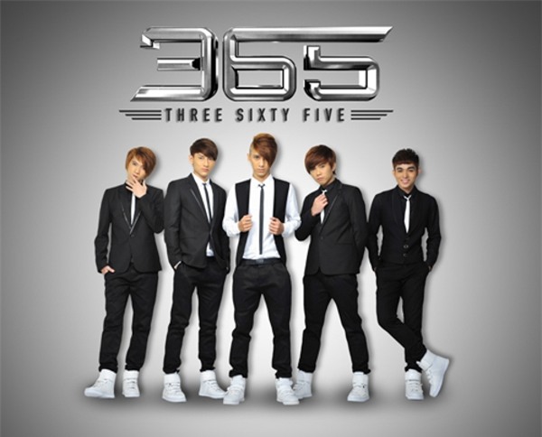 Mặc dù chỉ mới chính thức ra mắt chưa được 1 năm nhưng nhóm 365 hiện đã được đánh giá là một boyband triển vọng của showbiz Việt. - Tin sao Viet - Tin tuc sao Viet - Scandal sao Viet - Tin tuc cua Sao - Tin cua Sao